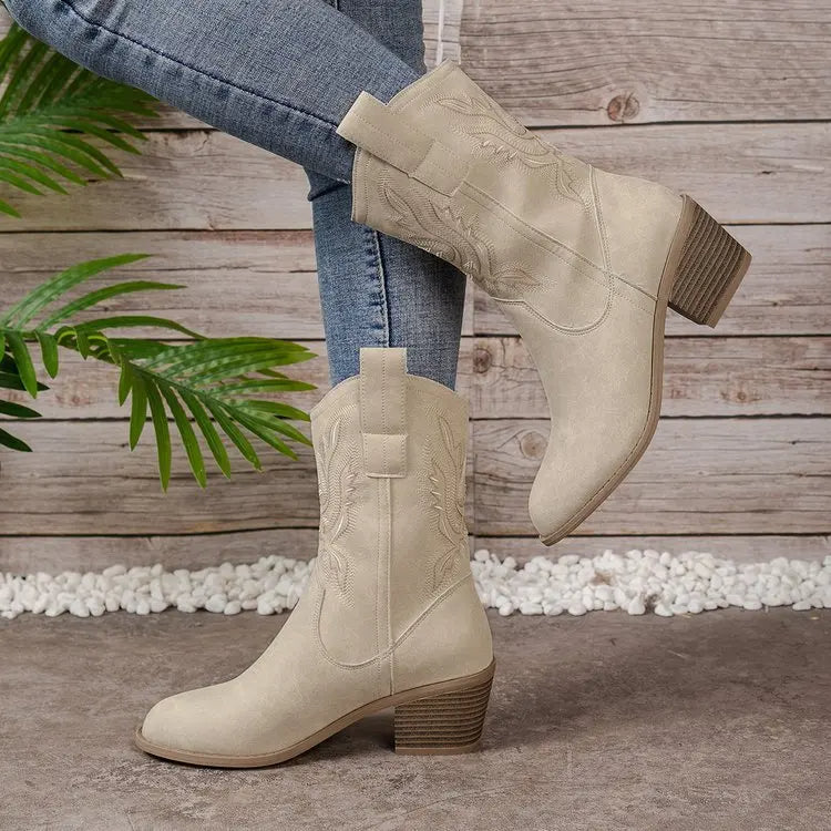Élan Pointed-Toe Classic Pumps