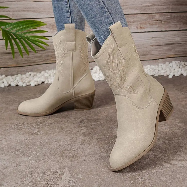 Élan Pointed-Toe Classic Pumps